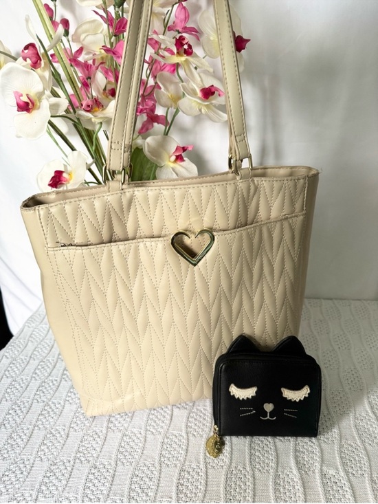 Betsey Johnson Handbags - Betsey Johnson 2pc large tote & kitty wallet